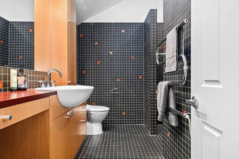 Renovated Brilliance In Bayside Albert Park - Accommodation Brisbane 3