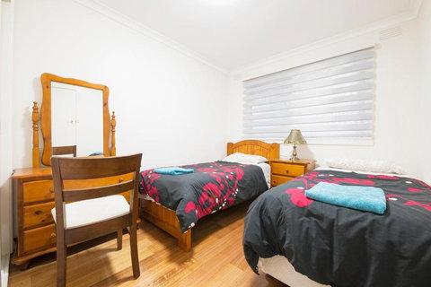 Rent Melbourne - Accommodation Brisbane 2