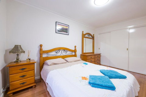 Rent Melbourne - Accommodation Brisbane 3
