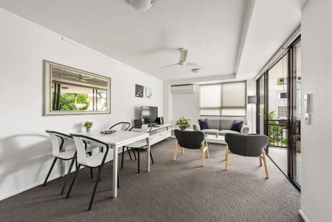 Resort Living - 10mins CBD - 2Bed / 2Bath / 1Car - Accommodation Brisbane 0