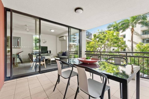 Resort Living - 10mins CBD - 2Bed / 2Bath / 1Car - Accommodation Brisbane 2