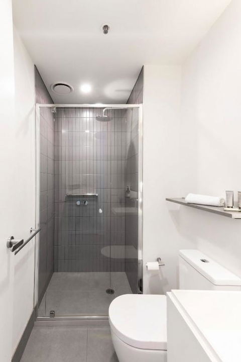 Resort Style Living 2 Bed Apt With Pool BBQ - Accommodation Brisbane 2