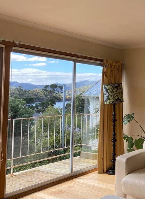 Retro Apartment Cornelian Bay - Water Views - Accommodation Brisbane 2
