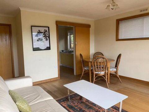 Retro Apartment Cornelian Bay - Water Views - Accommodation Brisbane 3