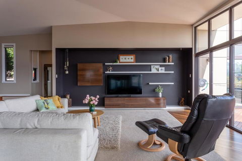 River Haven Serene Spacious With River Views - Accommodation Brisbane 2