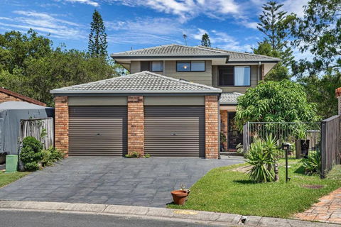 Riverfront Oasis In Elanora - Accommodation Brisbane 2