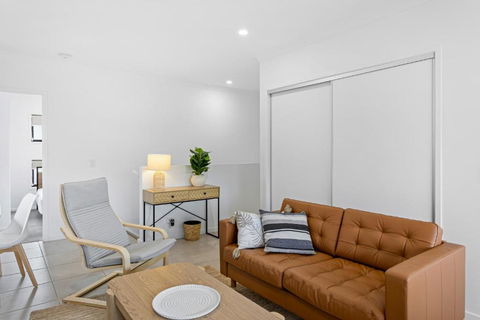 Riverside 3-Bed Home With Study Nook And BBQ - Accommodation Brisbane 1