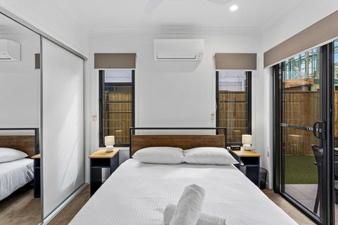 Riverside 3-Bed Home With Study Nook And BBQ - Accommodation Brisbane 2