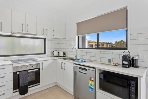 Riverside 3-Bed Home With Study Nook And BBQ - Accommodation Brisbane 3