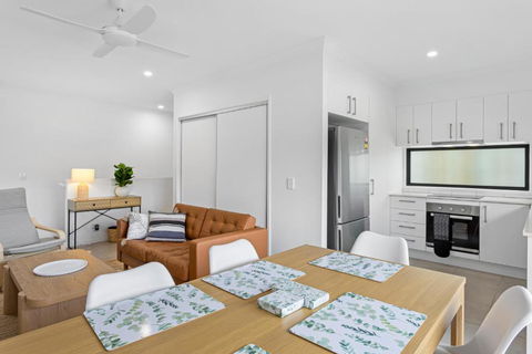 Riverside 3-Bed Home With Study Nook And BBQ - Accommodation Brisbane 0