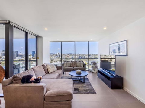 Riverview 2BR Delicate Apt, 1min To Train Station - Accommodation Brisbane 1