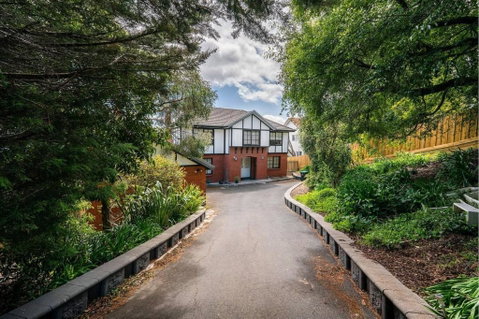 Riveting House With Incredible Water-view At SandyBay - Accommodation Brisbane 0