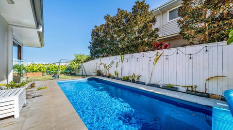 Riviera - Pool & Quick Walk To Centre - Accommodation Brisbane 1