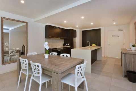 Resort-style Swim Out - A True Tropical Oasis - Accommodation Brisbane 3