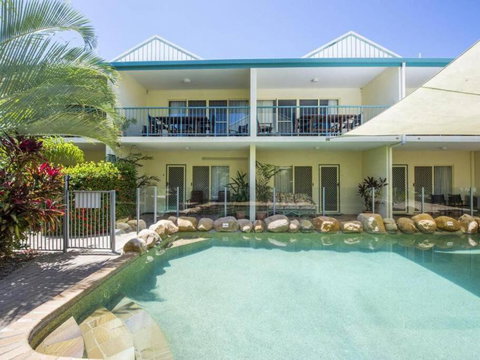 SAILS 9 Beachfront Getaway Horseshoe Bay - Accommodation Brisbane 0