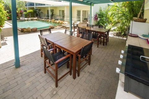 SAILS 9 Beachfront Getaway Horseshoe Bay - Accommodation Brisbane 3