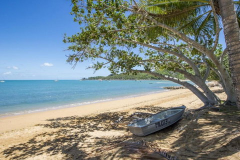 SAILS 9 Beachfront Getaway Horseshoe Bay - Accommodation Brisbane 1