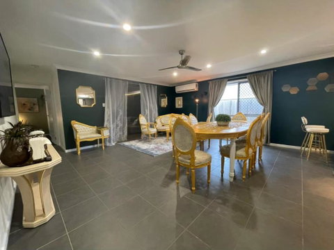 Royal Romanesque Holiday House In Dakabin - Accommodation Brisbane 0
