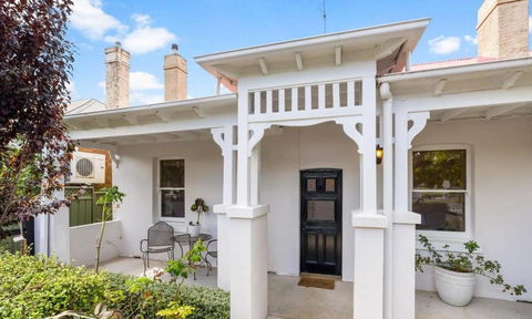 Roseland Cottage - CBD Heritage - Accommodation Brisbane 0