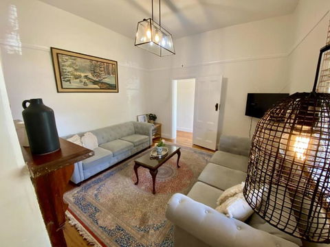 Roseland Cottage - CBD Heritage - Accommodation Brisbane 2