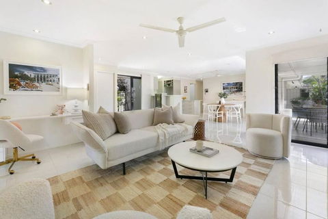 Riviera Road Miami - 4BRM Dual Villa - Accommodation Brisbane 0