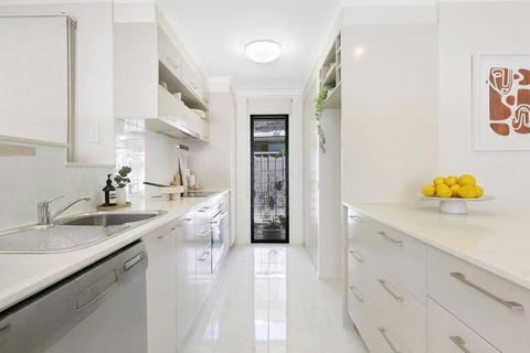 Riviera Road Miami - 4BRM Dual Villa - Accommodation Brisbane 3