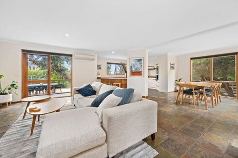 Roadknight Ocean Road View 236 - Accommodation Brisbane 3