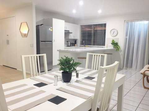 Robin Joy - Accommodation Brisbane 0