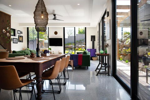 Rocky Hollow - Accommodation Brisbane 0