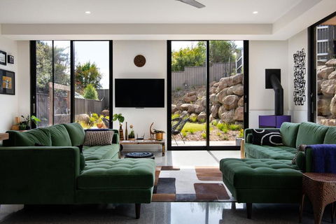 Rocky Hollow - Accommodation Brisbane 3