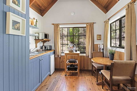 Romantic Tricklebeck Spa Cottage - Accommodation Brisbane 3