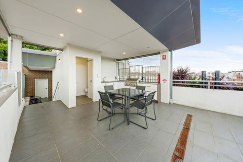 Rooftop 2 Bed Apt With Terrace At Newtown - Accommodation Brisbane 2