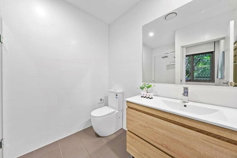 Rooftop 2 Bed Apt With Terrace At Newtown MHS - Accommodation Brisbane 2