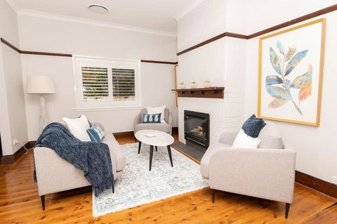 Rose Hill On Hamer, 1940s Charming Cottage Near Cook Park - Accommodation Brisbane 2