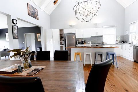 Rosella - Accommodation Brisbane 1