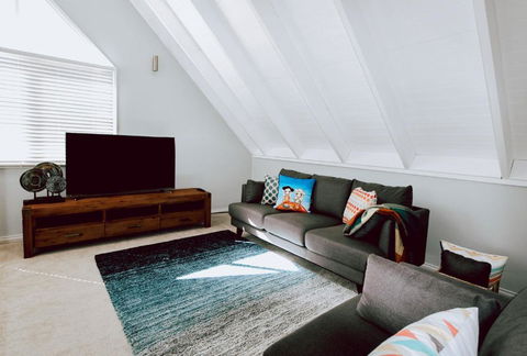 Rosella - Accommodation Brisbane 3