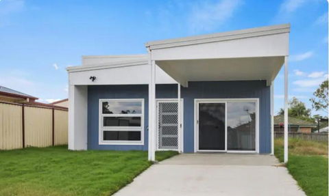 Rosewood Fully Furnished Home - Accommodation Brisbane 1