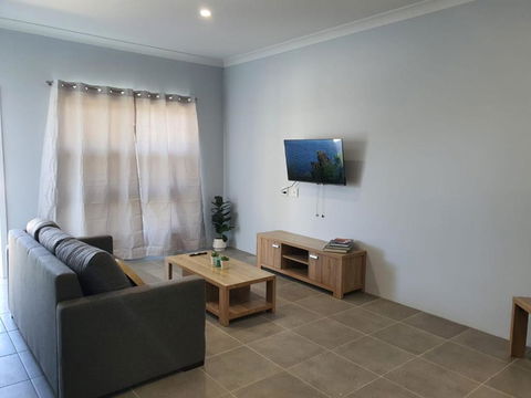 Rosewood Fully Furnished Home - Accommodation Brisbane 0