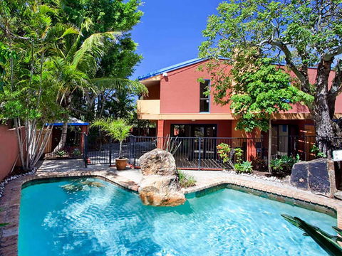 Ross Cres Spacious Private Beach House - Accommodation Brisbane 0