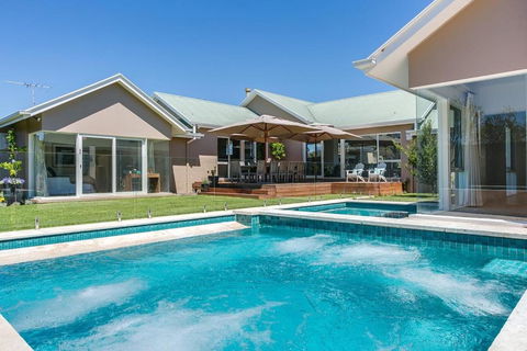 Royadie Resort - Pool Spa Tennis 500m To Beach - Accommodation Brisbane 0