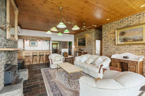 Rustic Cottage - Accommodation Brisbane 1