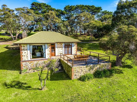 Rustic Cottage - Accommodation Brisbane 0