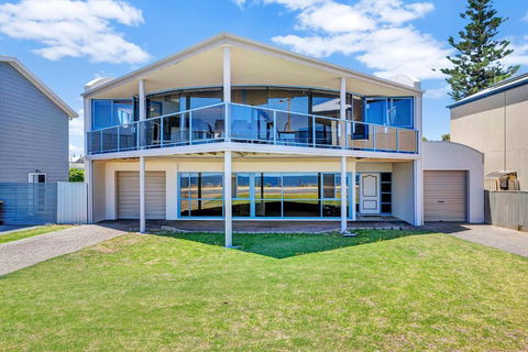 Sail Away - Aldinga Beach - C21 SouthCoast Holidays - Accommodation Brisbane 1