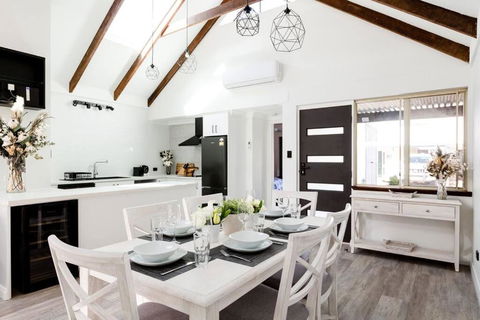Salt & Pepper; Beautiful Town House In Margs! - Accommodation Brisbane 0