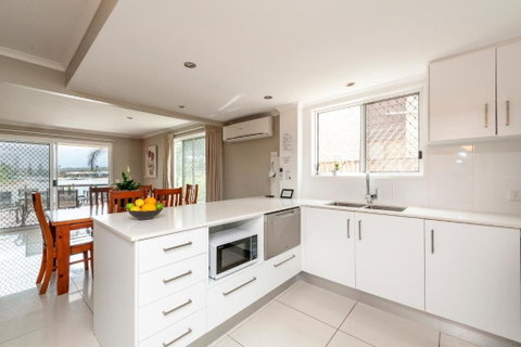 Saltwater Villas - Pet Friendly Accommodation - Accommodation Brisbane 3