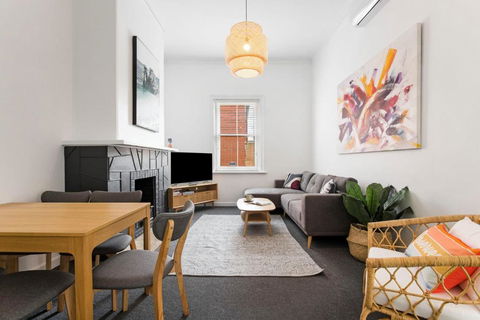 Salty Pines - 3BR House Glenelg South - Accommodation Brisbane 0