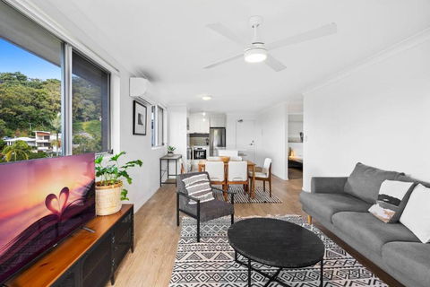 Salty Sea Breeze Apartment 500m To Waters Edge - Accommodation Brisbane 0