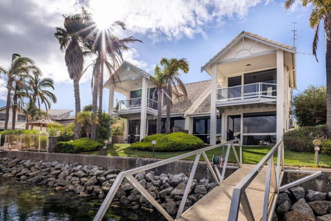 Salty Views - Accommodation Brisbane 0