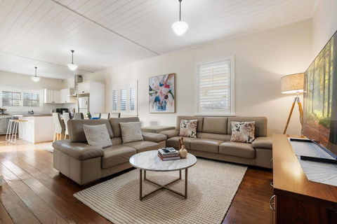 Sampson Cottage - Historic Charm - Accommodation Brisbane 3