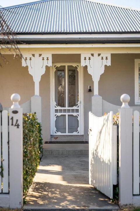 Sampson Cottage - Historic Charm - Accommodation Brisbane 0